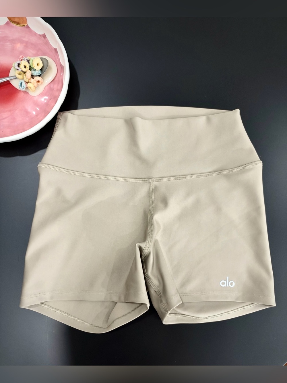 ALO Yoga High-Rise sleek 3” mute beige Airlift Short Sz S